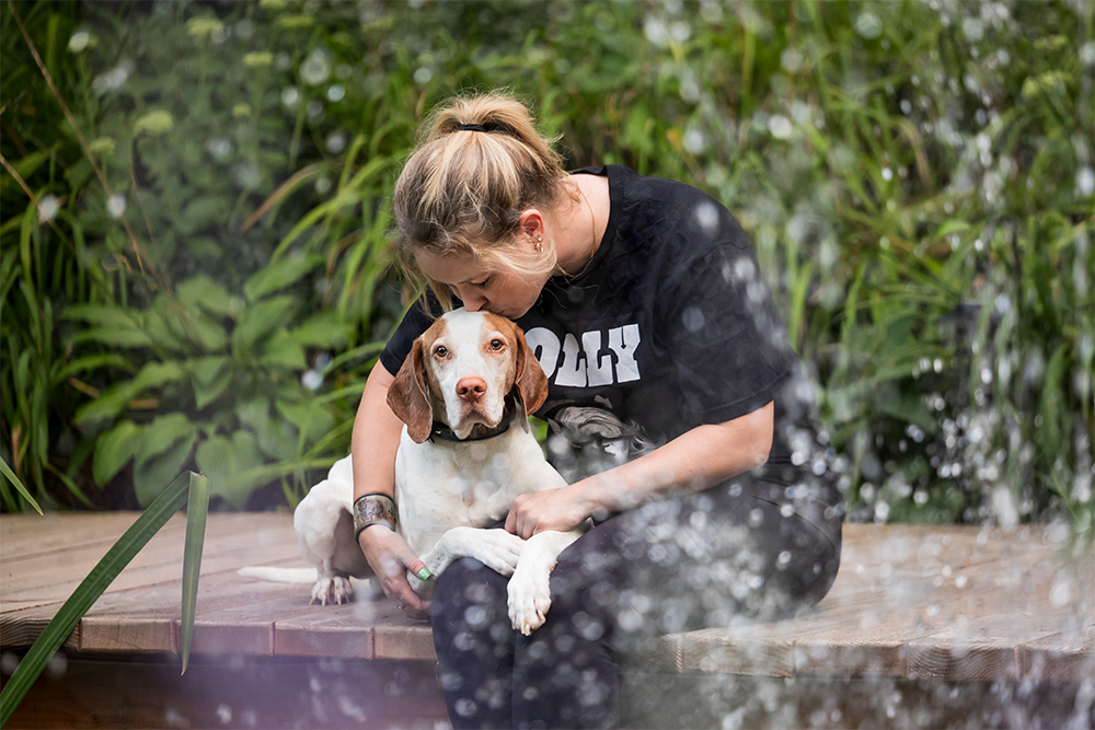 dog mom and pointer in niagara at fountain copy